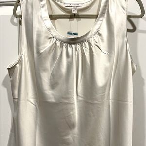 Sleeveless white Top